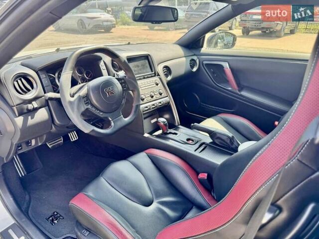 Белый Ниссан ГТ-Р, объемом двигателя 3.8 л и пробегом 40 тыс. км за 71000 $, фото 16 на Automoto.ua