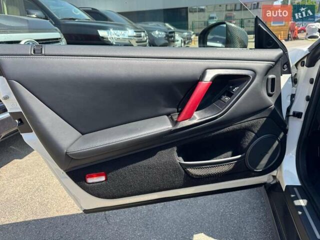 Белый Ниссан ГТ-Р, объемом двигателя 3.8 л и пробегом 40 тыс. км за 71000 $, фото 19 на Automoto.ua