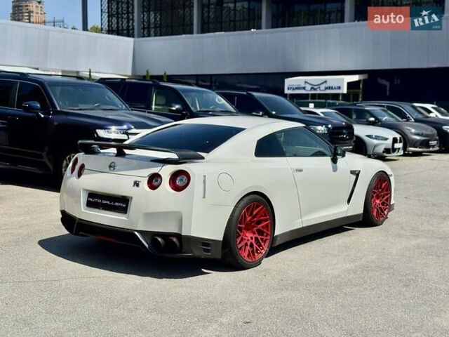 Белый Ниссан ГТ-Р, объемом двигателя 3.8 л и пробегом 40 тыс. км за 71000 $, фото 9 на Automoto.ua