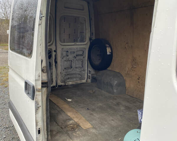 Белый Ниссан Интерстар, объемом двигателя 2.46 л и пробегом 400 тыс. км за 4200 $, фото 5 на Automoto.ua