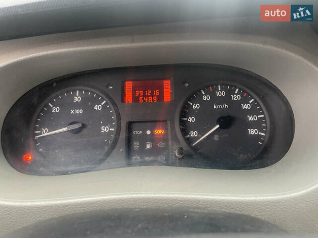 Білий Ніссан Інтерстар, об'ємом двигуна 2.5 л та пробігом 391 тис. км за 6000 $, фото 6 на Automoto.ua