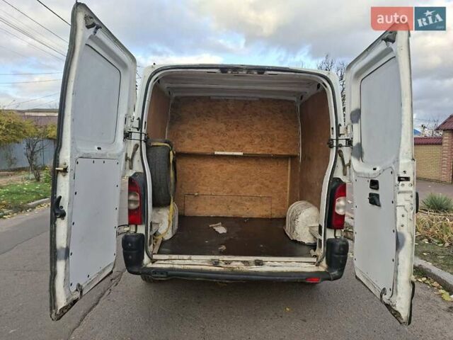 Белый Ниссан Интерстар, объемом двигателя 2.2 л и пробегом 400 тыс. км за 5500 $, фото 12 на Automoto.ua