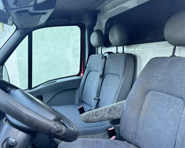 Красный Ниссан Интерстар, объемом двигателя 2.2 л и пробегом 487 тыс. км за 5900 $, фото 8 на Automoto.ua