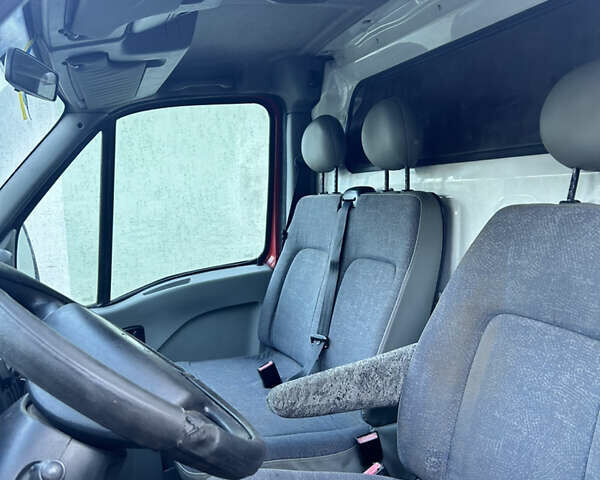 Красный Ниссан Интерстар, объемом двигателя 2.2 л и пробегом 487 тыс. км за 5900 $, фото 9 на Automoto.ua