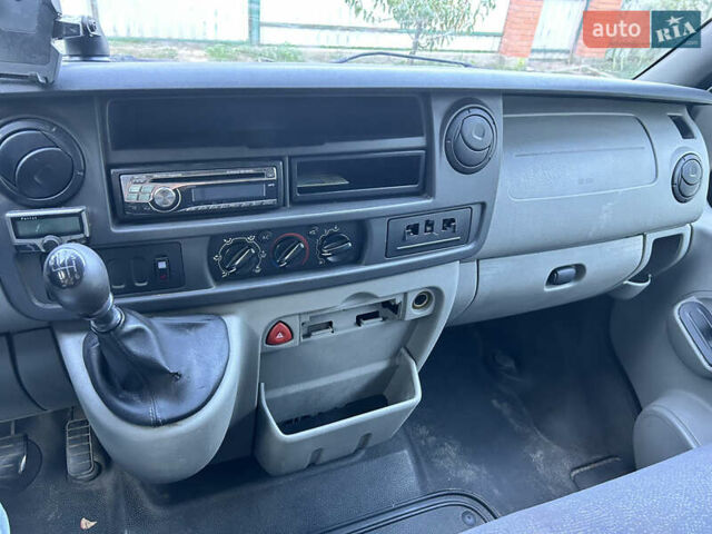 Красный Ниссан Интерстар, объемом двигателя 2.2 л и пробегом 487 тыс. км за 5900 $, фото 11 на Automoto.ua