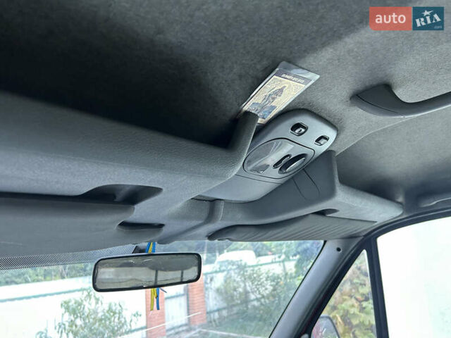 Красный Ниссан Интерстар, объемом двигателя 2.2 л и пробегом 487 тыс. км за 5900 $, фото 12 на Automoto.ua