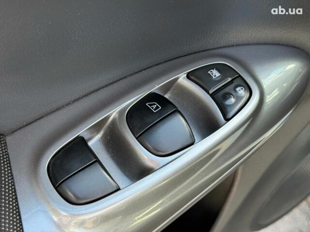 Белый Ниссан Жук, объемом двигателя 1.6 л и пробегом 257 тыс. км за 10590 $, фото 17 на Automoto.ua