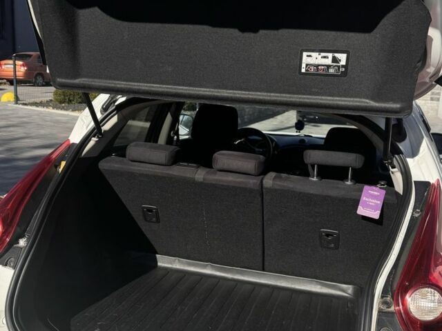 Белый Ниссан Жук, объемом двигателя 1.6 л и пробегом 157 тыс. км за 10800 $, фото 2 на Automoto.ua