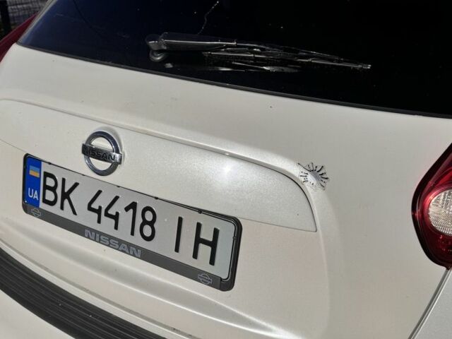 Белый Ниссан Жук, объемом двигателя 1.6 л и пробегом 157 тыс. км за 10800 $, фото 1 на Automoto.ua