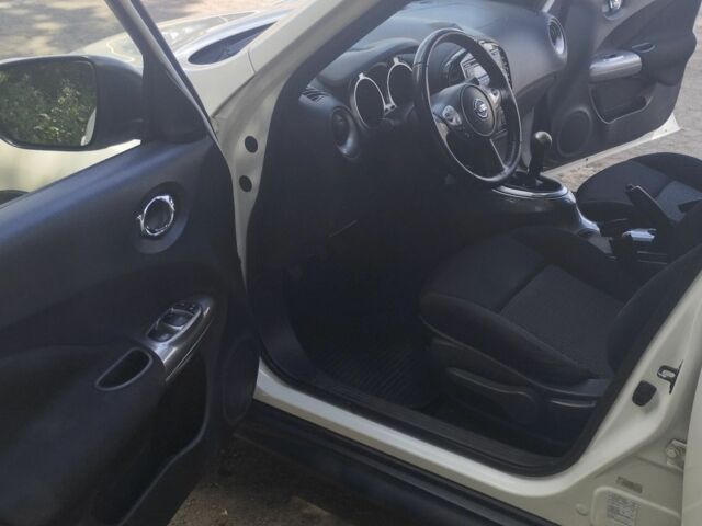 Белый Ниссан Жук, объемом двигателя 1.6 л и пробегом 40 тыс. км за 11500 $, фото 17 на Automoto.ua