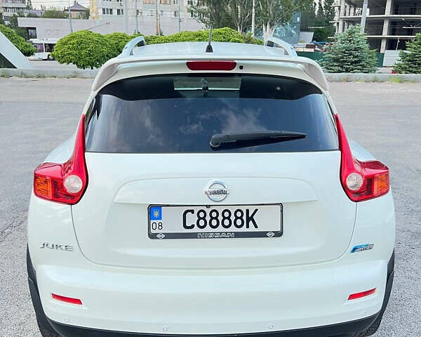 Белый Ниссан Жук, объемом двигателя 0 л и пробегом 202 тыс. км за 8600 $, фото 5 на Automoto.ua