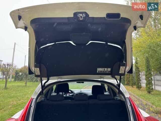 Белый Ниссан Жук, объемом двигателя 1.6 л и пробегом 196 тыс. км за 8750 $, фото 58 на Automoto.ua