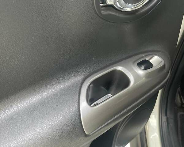 Білий Ніссан Жук, об'ємом двигуна 1.6 л та пробігом 110 тис. км за 10000 $, фото 8 на Automoto.ua