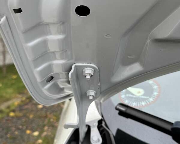 Белый Ниссан Жук, объемом двигателя 1.6 л и пробегом 196 тыс. км за 8750 $, фото 25 на Automoto.ua