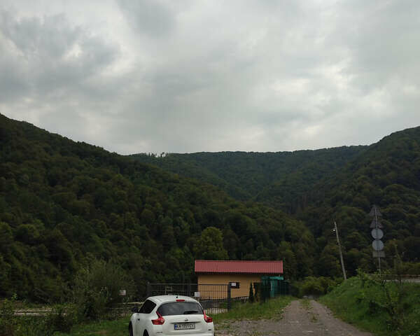 Белый Ниссан Жук, объемом двигателя 1.6 л и пробегом 155 тыс. км за 10200 $, фото 3 на Automoto.ua