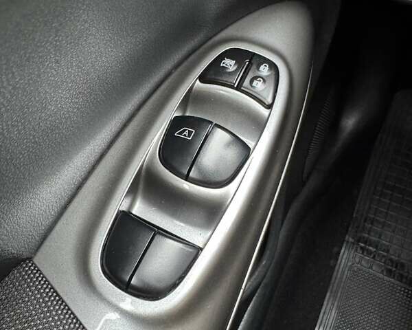 Белый Ниссан Жук, объемом двигателя 1.6 л и пробегом 196 тыс. км за 8750 $, фото 47 на Automoto.ua