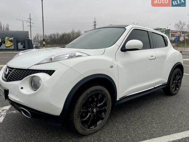 Белый Ниссан Жук, объемом двигателя 1.6 л и пробегом 165 тыс. км за 9500 $, фото 3 на Automoto.ua