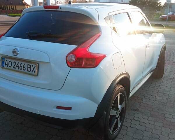 Белый Ниссан Жук, объемом двигателя 1.6 л и пробегом 80 тыс. км за 8700 $, фото 4 на Automoto.ua