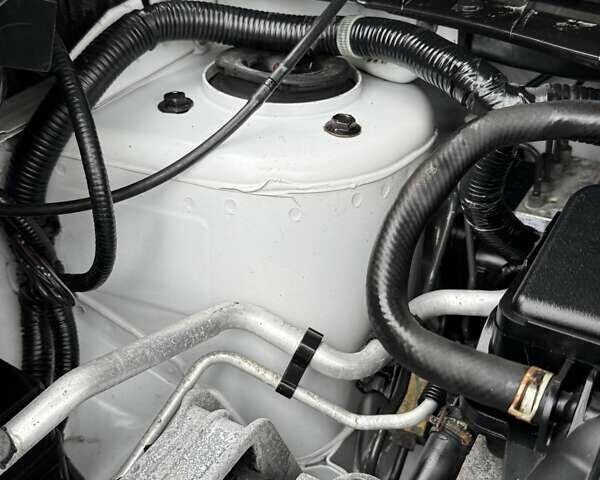 Белый Ниссан Жук, объемом двигателя 1.6 л и пробегом 196 тыс. км за 8750 $, фото 26 на Automoto.ua