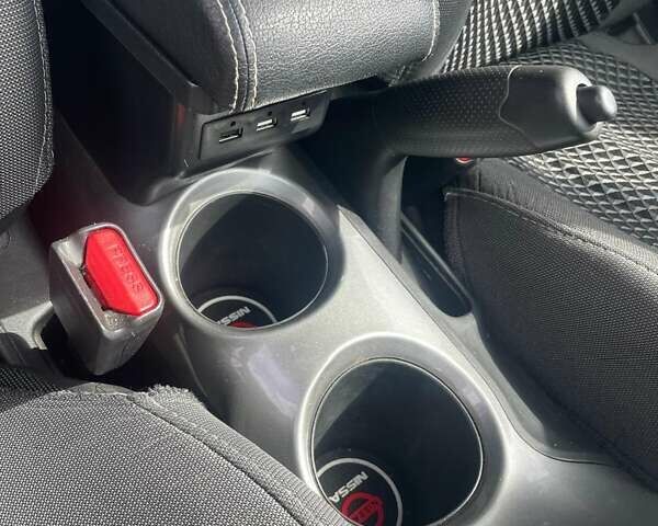 Білий Ніссан Жук, об'ємом двигуна 1.6 л та пробігом 110 тис. км за 10000 $, фото 3 на Automoto.ua