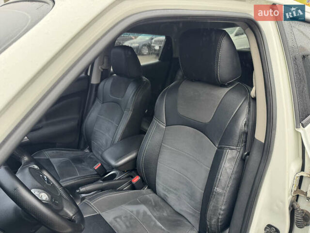 Белый Ниссан Жук, объемом двигателя 1.6 л и пробегом 145 тыс. км за 9700 $, фото 13 на Automoto.ua