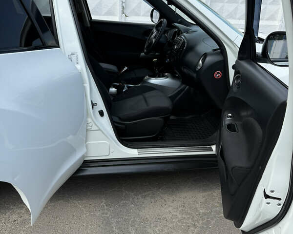 Белый Ниссан Жук, объемом двигателя 1.46 л и пробегом 189 тыс. км за 9000 $, фото 6 на Automoto.ua