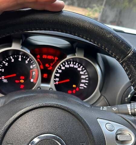 Белый Ниссан Жук, объемом двигателя 1.6 л и пробегом 143 тыс. км за 8900 $, фото 3 на Automoto.ua