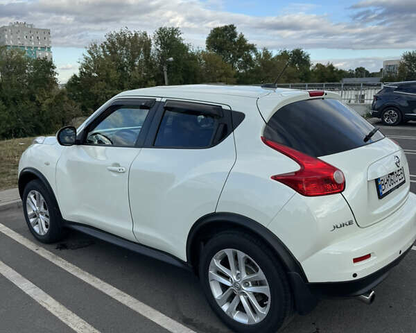 Белый Ниссан Жук, объемом двигателя 1.62 л и пробегом 173 тыс. км за 9000 $, фото 4 на Automoto.ua