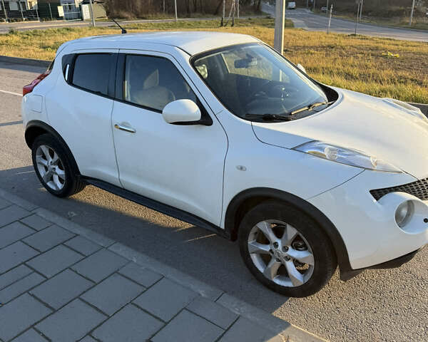 Белый Ниссан Жук, объемом двигателя 1.6 л и пробегом 151 тыс. км за 9450 $, фото 1 на Automoto.ua