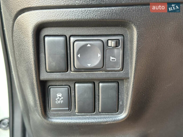 Белый Ниссан Жук, объемом двигателя 1.6 л и пробегом 133 тыс. км за 10800 $, фото 34 на Automoto.ua