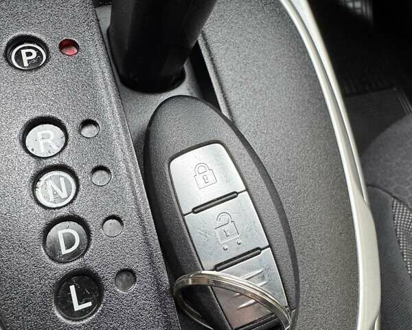 Белый Ниссан Жук, объемом двигателя 1.6 л и пробегом 196 тыс. км за 8750 $, фото 46 на Automoto.ua