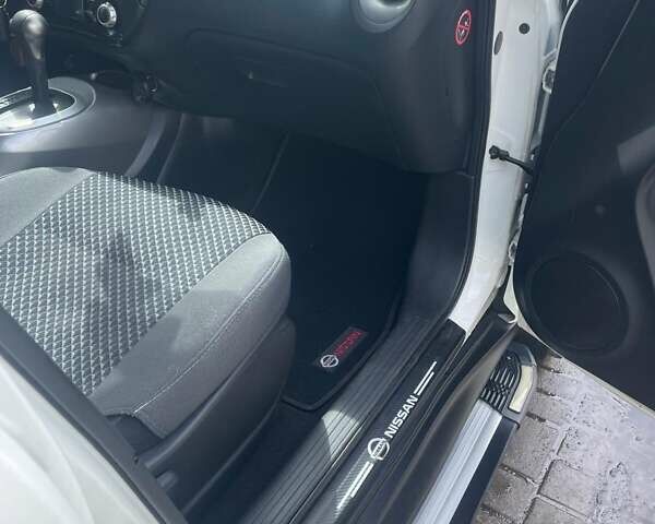 Білий Ніссан Жук, об'ємом двигуна 1.6 л та пробігом 110 тис. км за 10000 $, фото 4 на Automoto.ua