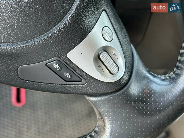 Белый Ниссан Жук, объемом двигателя 1.6 л и пробегом 133 тыс. км за 10800 $, фото 29 на Automoto.ua