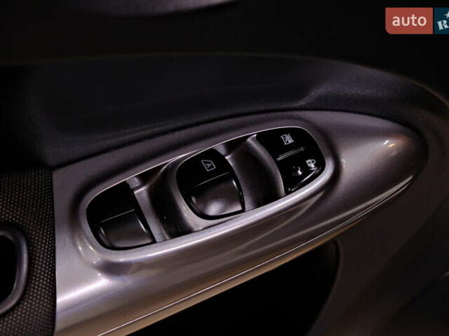 Белый Ниссан Жук, объемом двигателя 1.6 л и пробегом 176 тыс. км за 8900 $, фото 17 на Automoto.ua