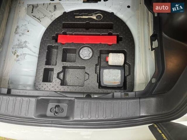 Белый Ниссан Жук, объемом двигателя 1.6 л и пробегом 196 тыс. км за 8750 $, фото 60 на Automoto.ua