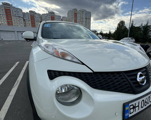 Белый Ниссан Жук, объемом двигателя 1.62 л и пробегом 173 тыс. км за 9000 $, фото 5 на Automoto.ua