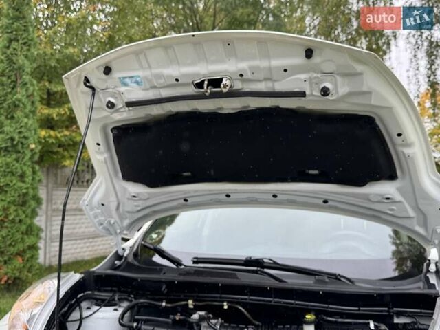 Белый Ниссан Жук, объемом двигателя 1.6 л и пробегом 196 тыс. км за 8750 $, фото 23 на Automoto.ua