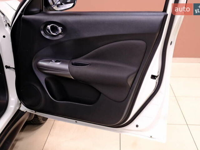 Белый Ниссан Жук, объемом двигателя 1.6 л и пробегом 176 тыс. км за 8900 $, фото 38 на Automoto.ua