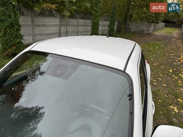 Белый Ниссан Жук, объемом двигателя 1.6 л и пробегом 196 тыс. км за 8750 $, фото 11 на Automoto.ua
