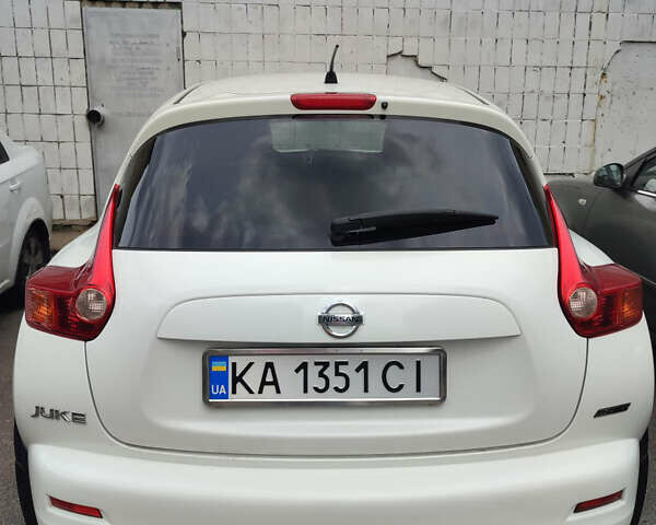 Белый Ниссан Жук, объемом двигателя 1.6 л и пробегом 155 тыс. км за 10200 $, фото 2 на Automoto.ua