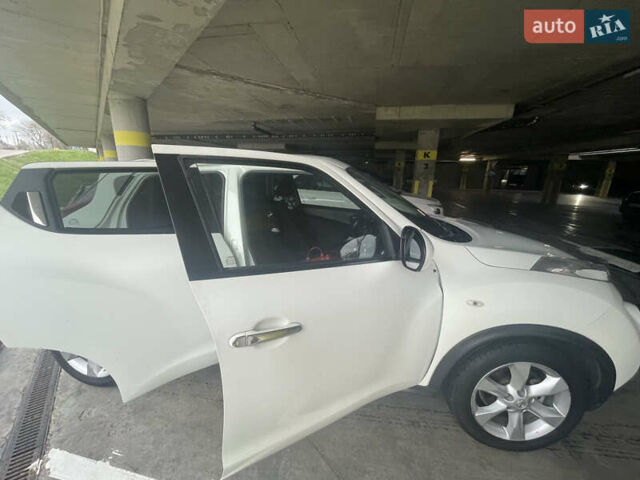 Белый Ниссан Жук, объемом двигателя 1.6 л и пробегом 151 тыс. км за 9450 $, фото 6 на Automoto.ua