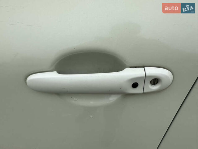 Белый Ниссан Жук, объемом двигателя 1.6 л и пробегом 265 тыс. км за 8900 $, фото 10 на Automoto.ua