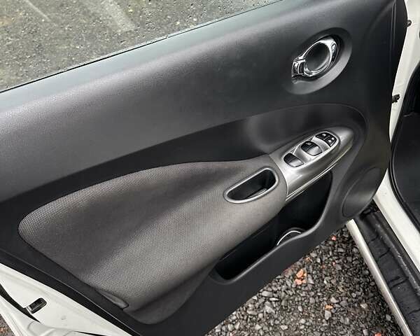 Белый Ниссан Жук, объемом двигателя 1.6 л и пробегом 157 тыс. км за 9300 $, фото 15 на Automoto.ua