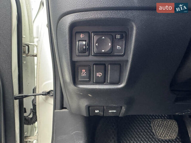 Белый Ниссан Жук, объемом двигателя 1.6 л и пробегом 145 тыс. км за 9700 $, фото 26 на Automoto.ua