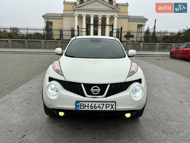 Белый Ниссан Жук, объемом двигателя 1.6 л и пробегом 265 тыс. км за 8900 $, фото 2 на Automoto.ua