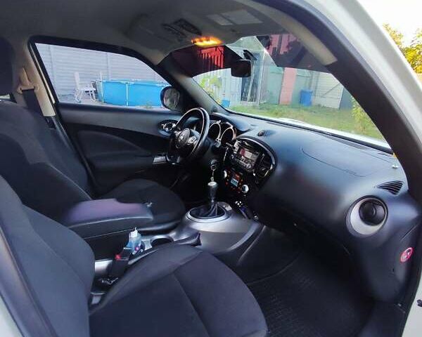 Белый Ниссан Жук, объемом двигателя 1.5 л и пробегом 219 тыс. км за 9999 $, фото 1 на Automoto.ua