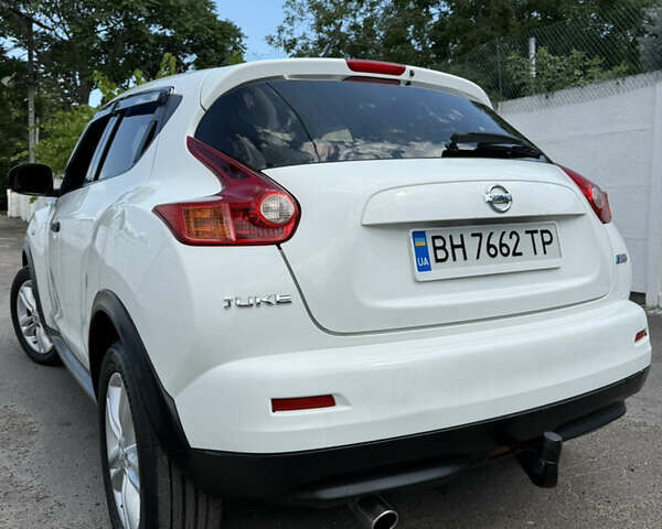 Белый Ниссан Жук, объемом двигателя 1.46 л и пробегом 189 тыс. км за 9000 $, фото 2 на Automoto.ua