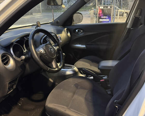 Белый Ниссан Жук, объемом двигателя 1.6 л и пробегом 165 тыс. км за 10700 $, фото 4 на Automoto.ua