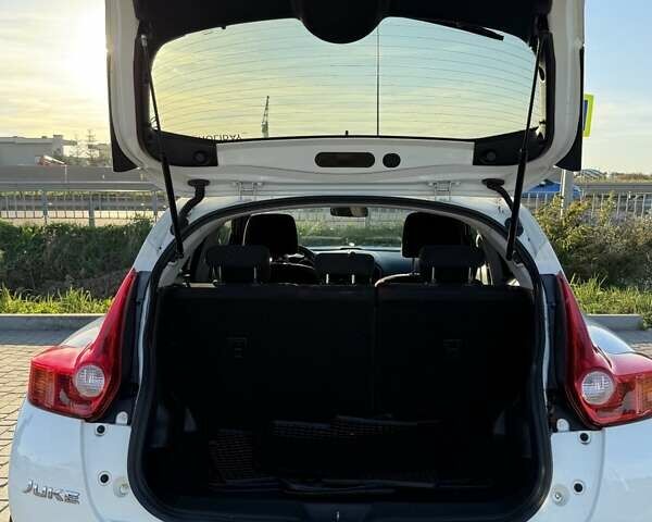 Белый Ниссан Жук, объемом двигателя 1.6 л и пробегом 131 тыс. км за 9500 $, фото 7 на Automoto.ua