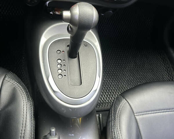 Белый Ниссан Жук, объемом двигателя 1.6 л и пробегом 141 тыс. км за 9200 $, фото 3 на Automoto.ua